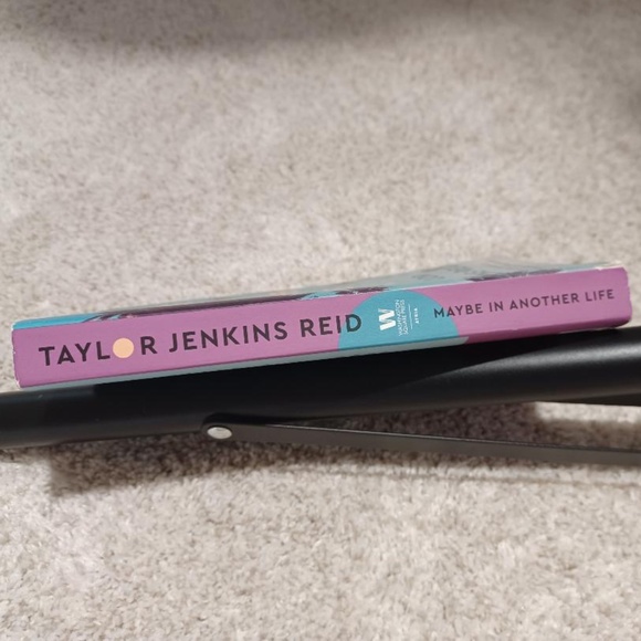MABYE IN ANOTHER LIFE ~ Novel by Taylor Jenkins Reid - Picture 4 of 5